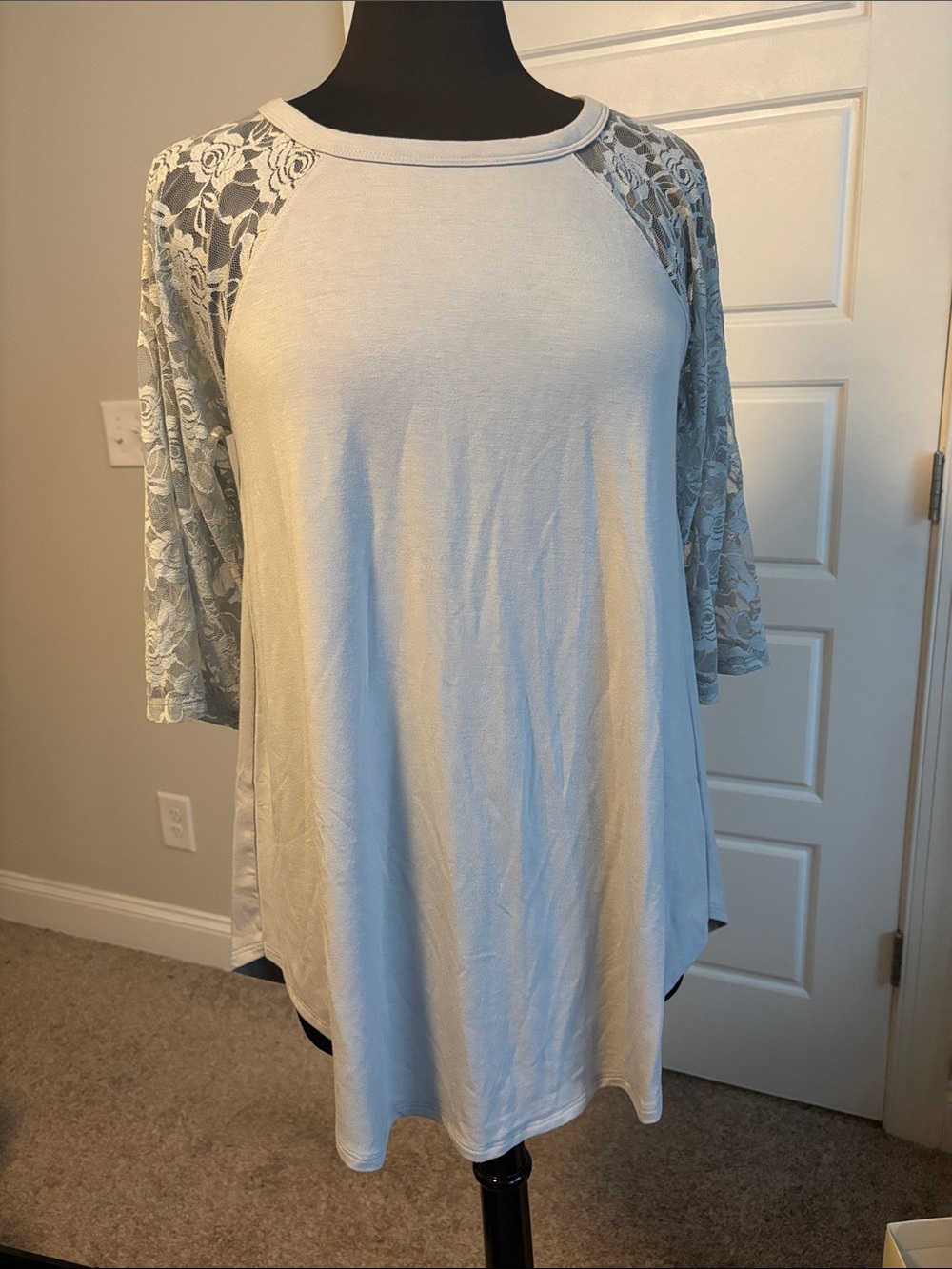 Women's Light Gray Lace Raglan Sleeve Top